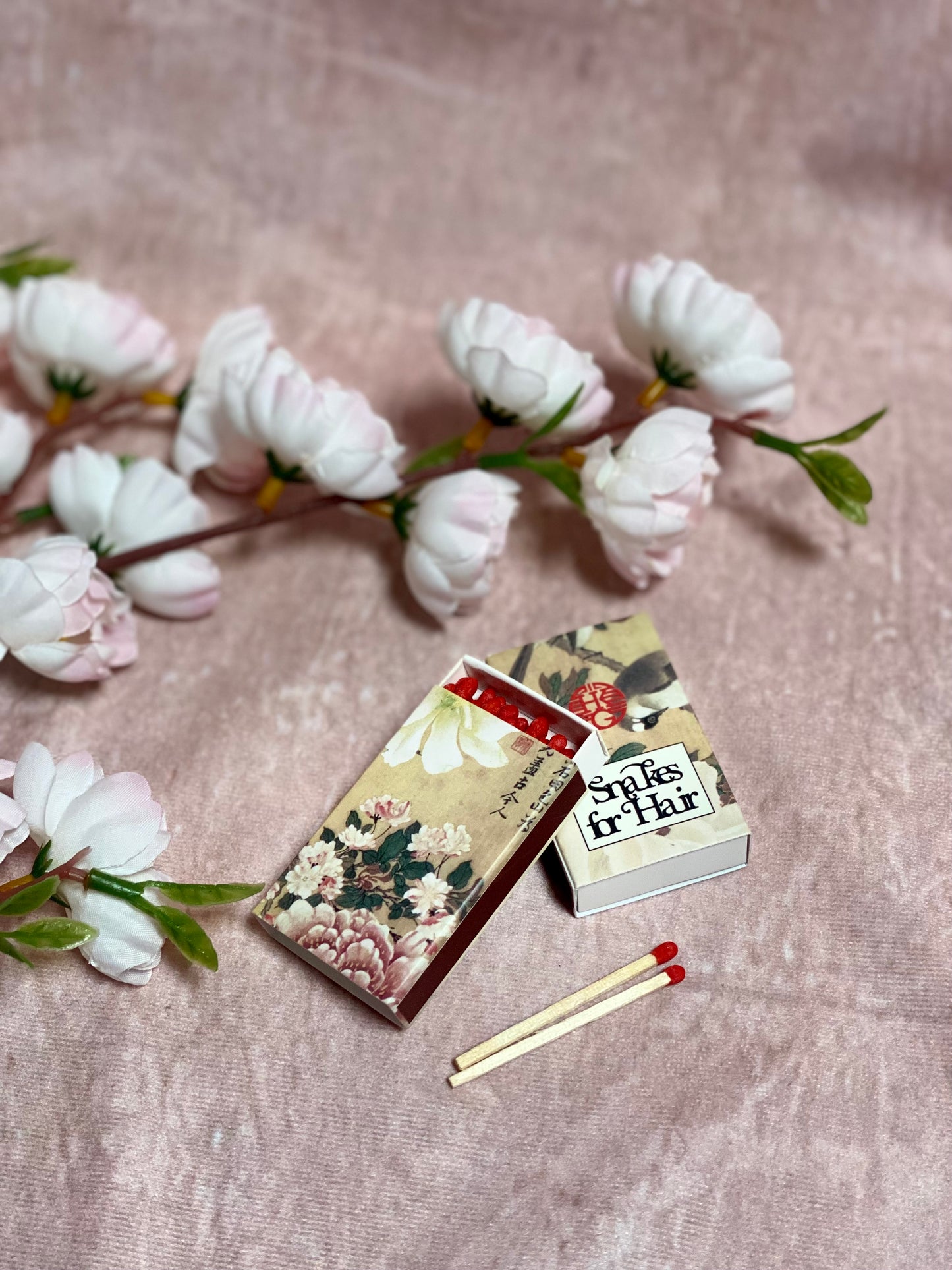 HKG LOGO MATCHBOX (floral)